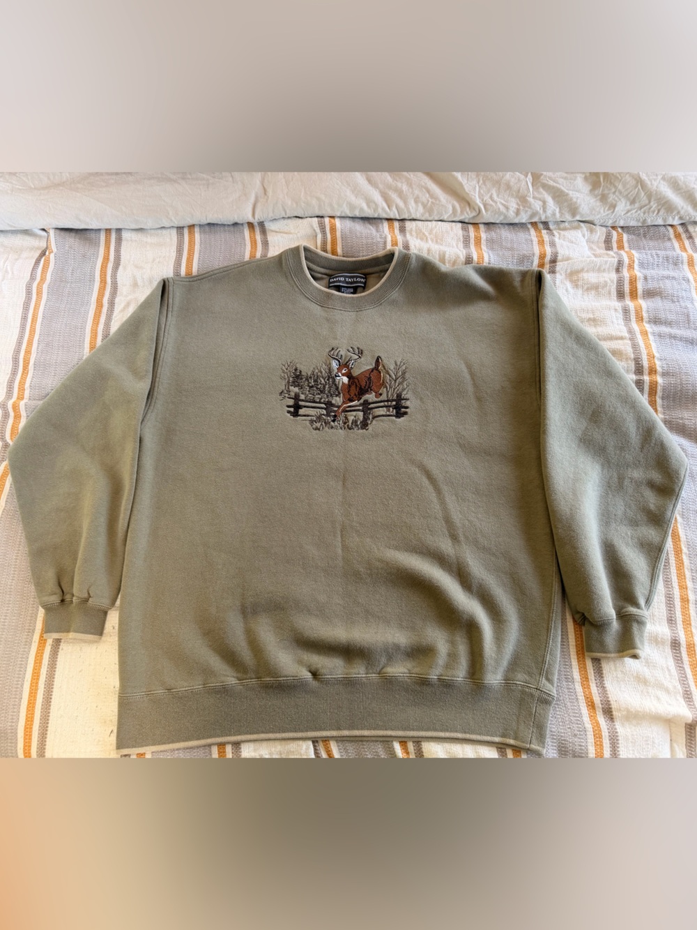 Vintage David Taylor Embroidered Deer Crewneck Sweatshirt Sage Green XL